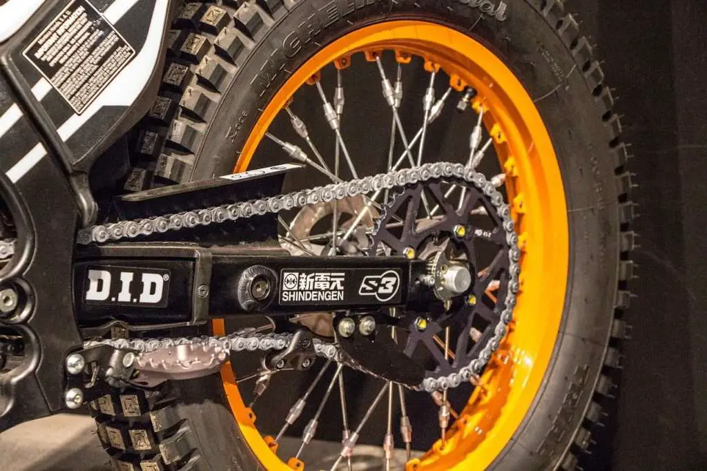 Motorcycle gear chain with an orange wheel