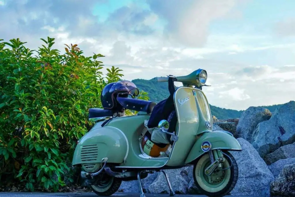 Old green vespa with a kickstart